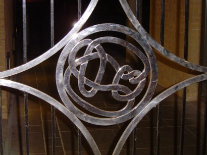 The Conway knot on the gates of the Isaac Newton Institute in Cambridge