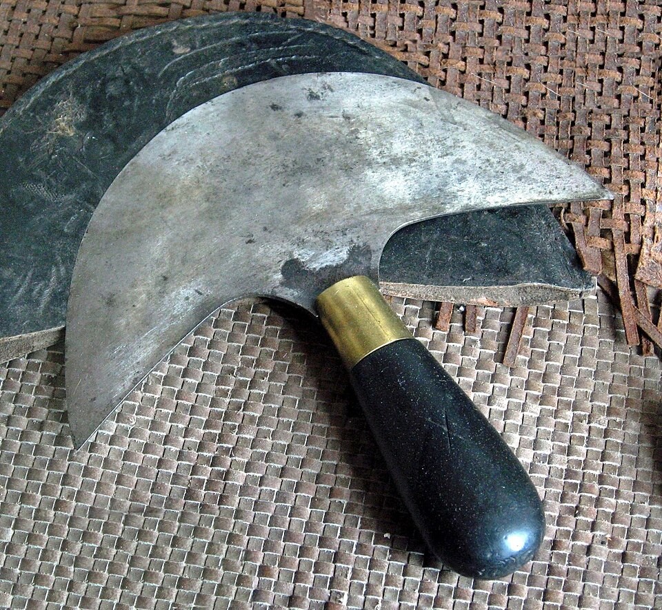 The blade of a shoemaker’s knife does indeed resemble an arbelos