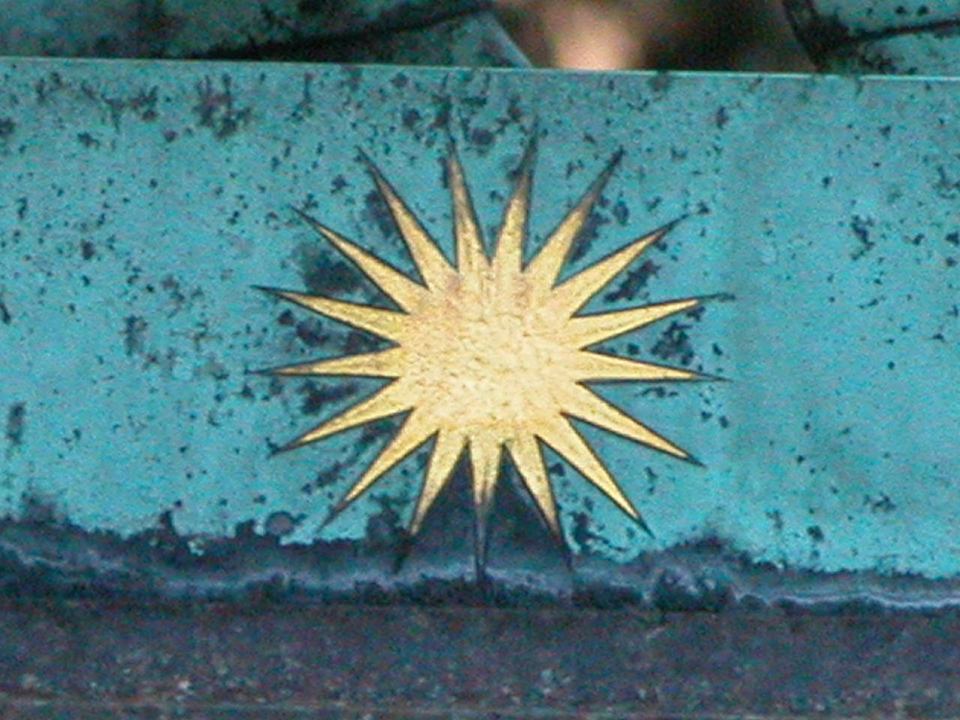 A regular 17-pointed star on Gauss’s grave