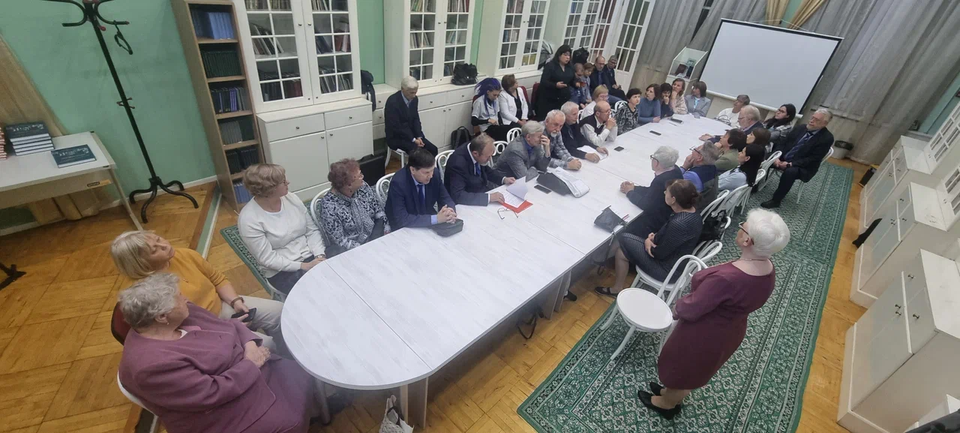 Seminar participants at the round-table session
