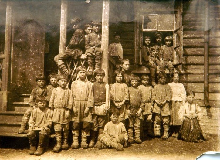 Peasant children at the entrance to L. N. Tolstoy’s village school in Yasnaya Polyana